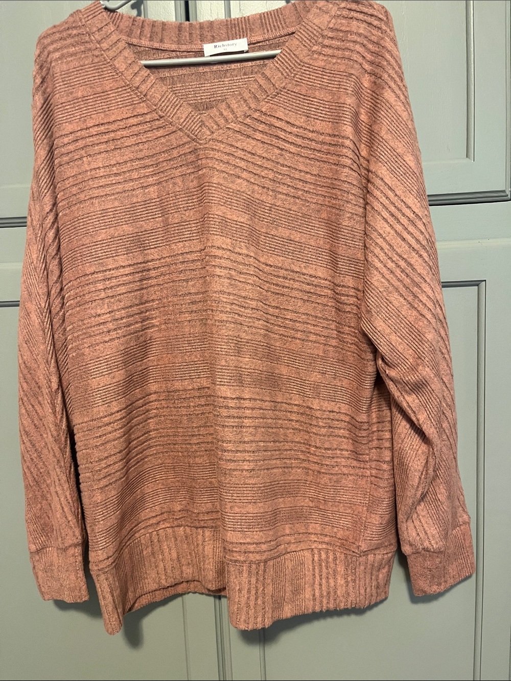Relaxed V-Neck Women’s Sweater in Dusty Rose